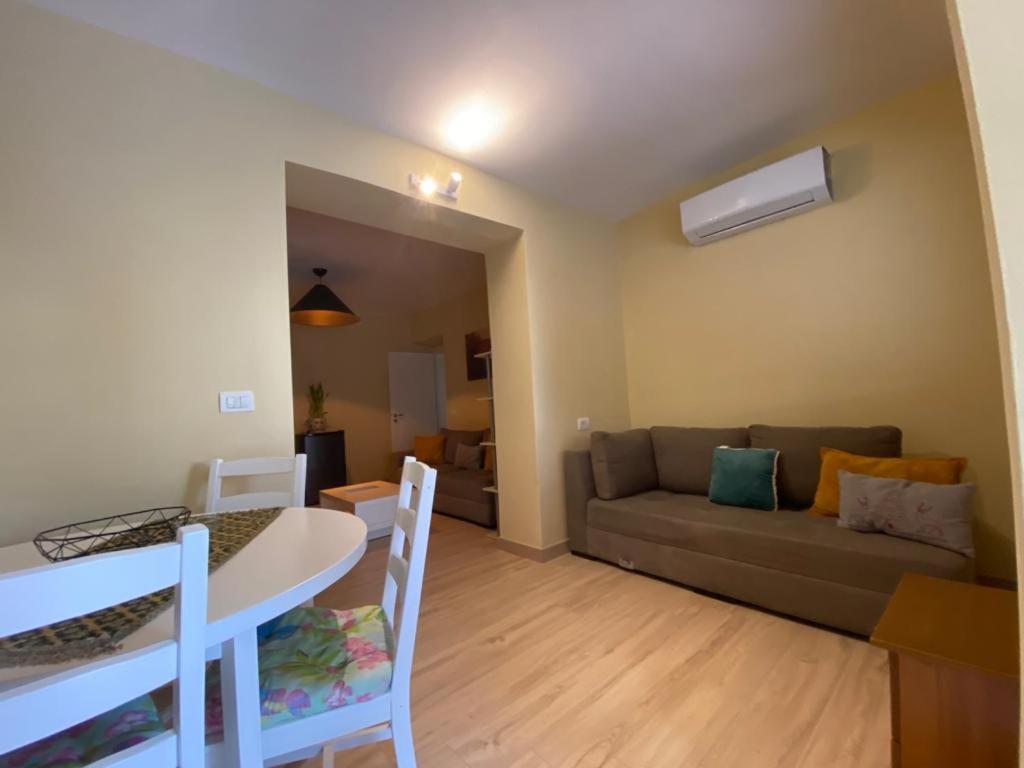 Saranda Beach Apartment エクステリア 写真